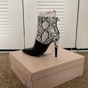 JustFab snakeskin booties. Selling from the Chicagoland area.